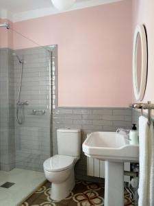 a bathroom with a toilet and a sink at Apartamento Torreón de la Bombardera in Teruel