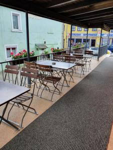 Restaurace v ubytování Gästehaus Weißes Lamm - MONTEURZIMMER