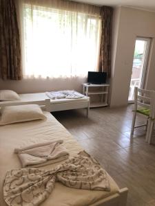 Postel nebo postele na pokoji v ubytování Guest rooms Luxor