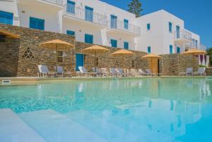 Bazén v ubytování Ostria Hotel & Apartments nebo v jeho okolí