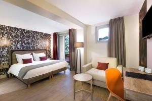 a hotel room with a bed and a couch at BEST WESTERN La Porte des Châteaux in Meung-sur-Loire