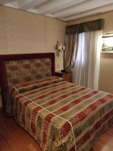 A bed or beds in a room at Ca' Marinella