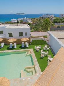 Bazén v ubytování Ostria Hotel & Apartments nebo v jeho okolí