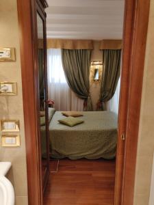 A bed or beds in a room at Ca' Marinella