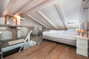a bedroom with a bed in a attic at Casa Colloredo Free Parking in Rovinj