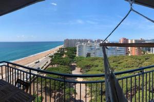 a view of the beach from a hammock at Apartamento primera línea de Mar Enjoy the view in Blanes