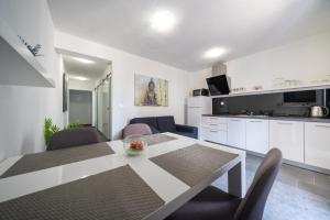 Kuchyňa alebo kuchynka v ubytovaní Holiday Apartments Amarilis