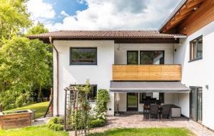 a home with a deck with a balcony at Chalet Annemarie Hohenschwangau in Hohenschwangau