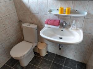 Ein Badezimmer in der Unterkunft Ferienwohnungen Eggarter