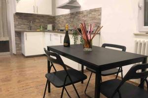 A kitchen or kitchenette at Nicole Maison
