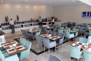 Restoran atau tempat lain untuk makan di DES'OTEL