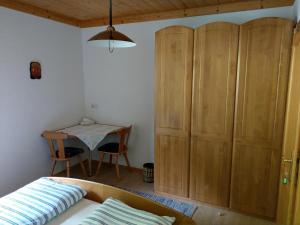 Ein Bett oder Betten in einem Zimmer der Unterkunft Ferienwohnungen Eggarter
