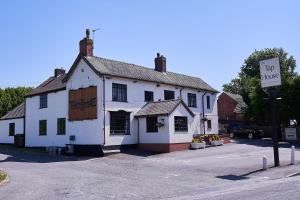 an old white building on the corner of a street at The Tap House in Ashby de la Zouch