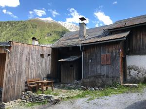 an old wooden building with a picnic table next to it at Ögghof 222 in Kaunertal
