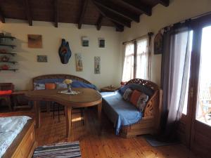 Ένα ή περισσότερα κρεβάτια σε δωμάτιο στο Prespes Lake View Family Apartment