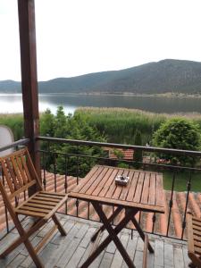 Üldine mäevaade või majutusasutusest Prespes Lake View Family Apartment pildistatud vaade
