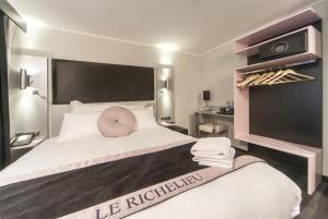 Postel nebo postele na pokoji v ubytování Hôtel Boutique Richelieu, Lyon Gare Part-Dieu