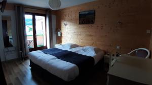 Postel nebo postele na pokoji v ubytování Hotel De La Route Verte