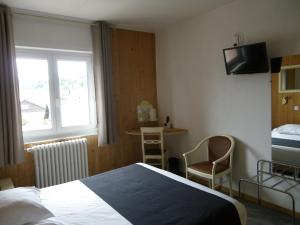 Postel nebo postele na pokoji v ubytování Hotel De La Route Verte