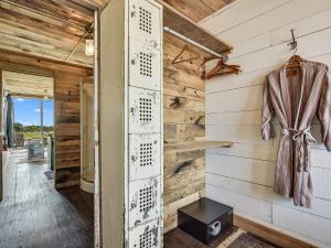 Fotografie z fotogalerie ubytování FlopHouze Shipping Container Hotel v destinaci Round Top