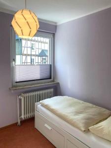 a bedroom with a bed and a window at Ferienwohnung im Zentrum Brilons in Brilon
