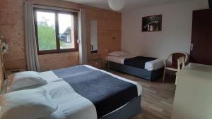 Postel nebo postele na pokoji v ubytování Hotel De La Route Verte