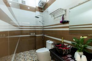 a bathroom with a toilet and a shower at Tam Coc Tuong Vy Homestay in Ninh Binh