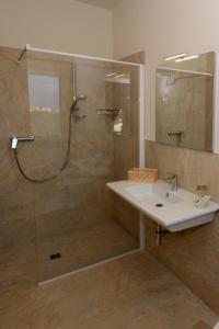 A bathroom at Agriturismo Villa Adimari