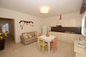 A kitchen or kitchenette at Agriturismo Villa Adimari