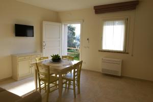 A television and/or entertainment centre at Agriturismo Villa Adimari