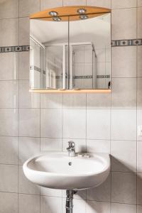 A bathroom at Tonibauer
