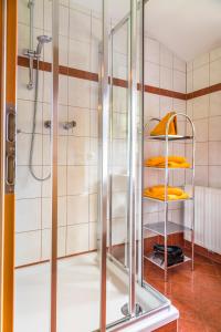 A bathroom at Tonibauer