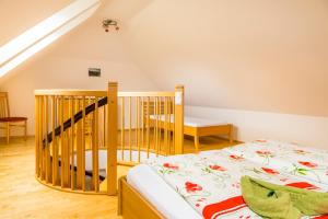 A bed or beds in a room at Tonibauer