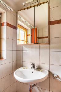 A bathroom at Tonibauer