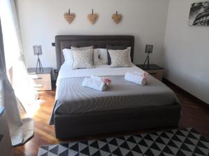 A bed or beds in a room at Perugino Apartments