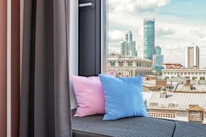 a window seat with a view of the city at Apartments Home Hotel in Yekaterinburg