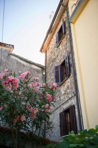 a building with pink flowers in front of a building at Borgo Antico - Torre Pugliola in Lerici
