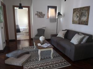 A seating area at Perugino Apartments