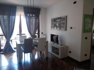 A seating area at Perugino Apartments