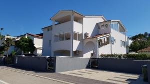 Το κτήριο όπου στεγάζεται  το διαμέρισμα