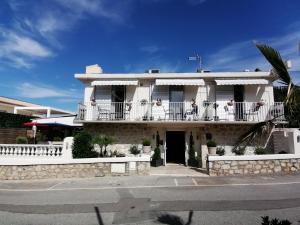 Zdjęcie z galerii obiektu Hotel Miramar- Cap d'Antibes - La Garoupe plage w mieście Antibes