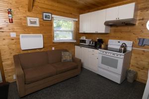 Köök või kööginurk majutusasutuses North Rustico Motel & Cottages