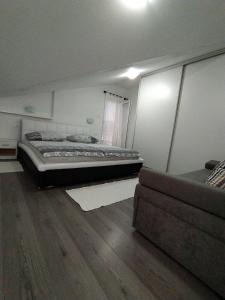 Postel nebo postele na pokoji v ubytování Apartmani Tomulić