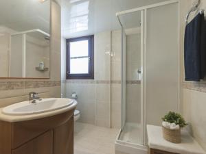 Kúpeľňa v ubytovaní Lets Holidays Centric apartment with parking