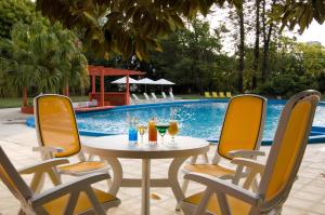 Swimming pool sa o malapit sa Howard Johnson Plaza Resort & Casino Mayorazgo