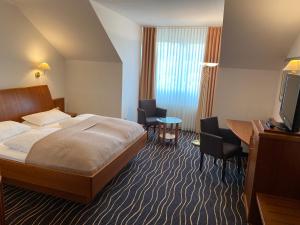 Postel nebo postele na pokoji v ubytování Hotel Zur Schönen Aussicht