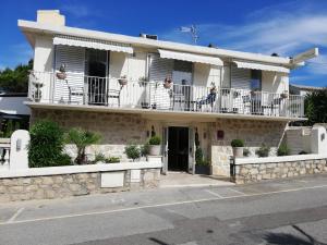 Zdjęcie z galerii obiektu Hotel Miramar- Cap d'Antibes - La Garoupe plage w mieście Antibes