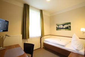Postel nebo postele na pokoji v ubytování Hotel Gasthof Fenzl