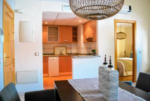 A kitchen or kitchenette at Homely Málaga Malagueta junto al mar, parking privado bajo suplemento