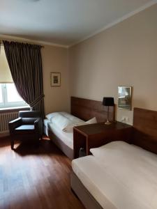 Postel nebo postele na pokoji v ubytování Hotel Kaiserhof am Dom